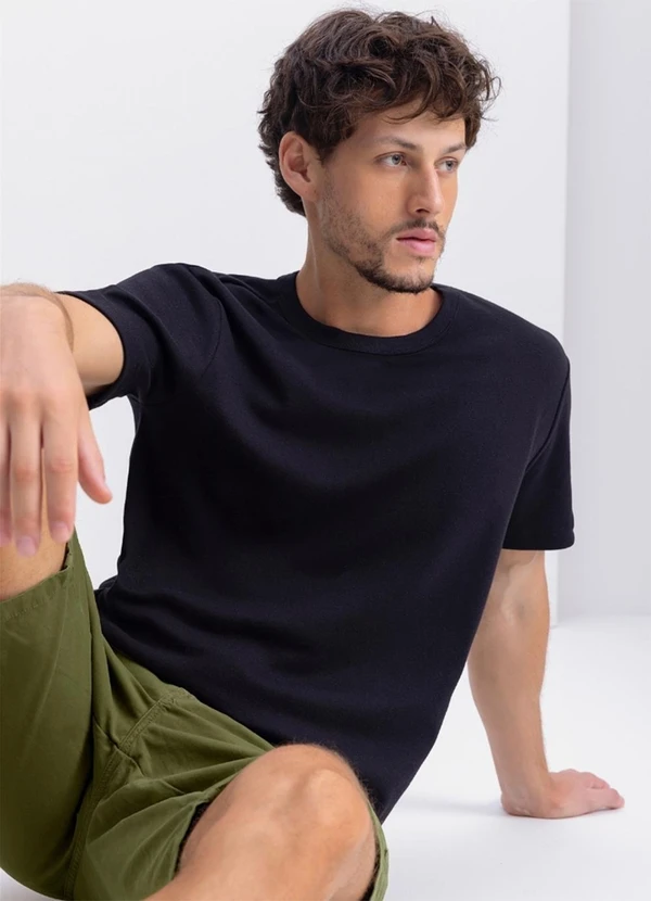 Essendi - Camiseta Masculina Essencial em Malha Preto 1