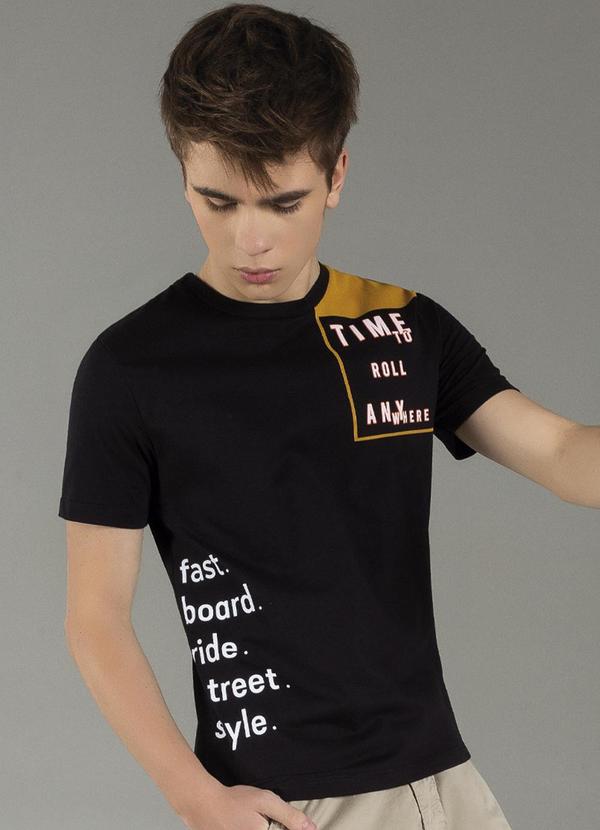 Exco - Camiseta Masculina Estampada com Relevo Preto