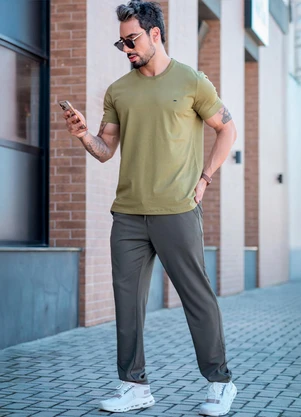 Hiatto Confecção - Camiseta Masculina Pima Verde Oliva - HIATTO CONFECÇÃO