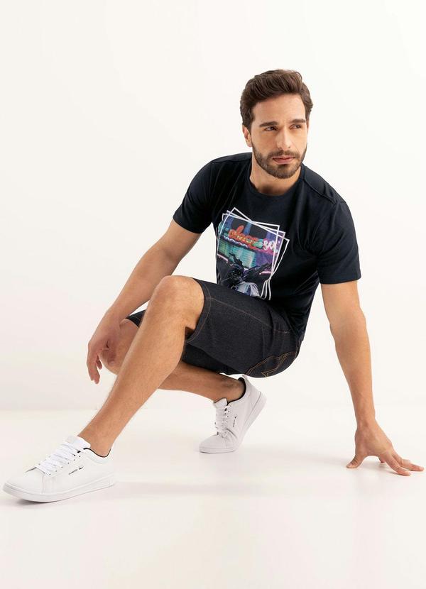 Outlet - Camiseta Preta com Estampa Frontal 4