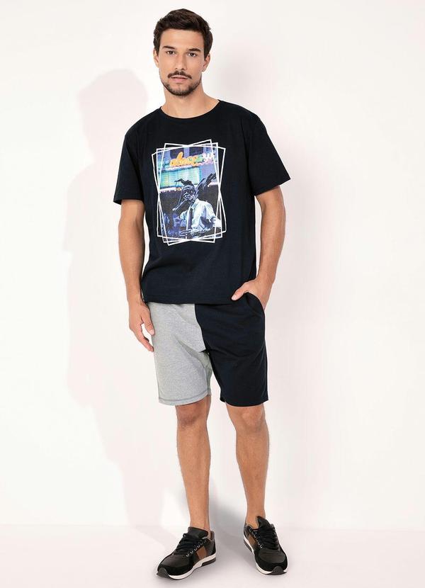 Outlet - Camiseta Preta com Estampa Frontal 7