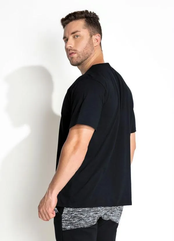 Moda Pop - Camiseta Preta com Estampa Localizada 2