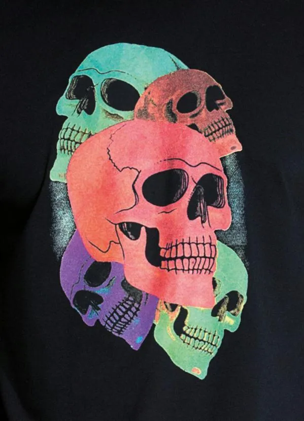 Moda Pop - Camiseta Preta com Estampa Localizada 3