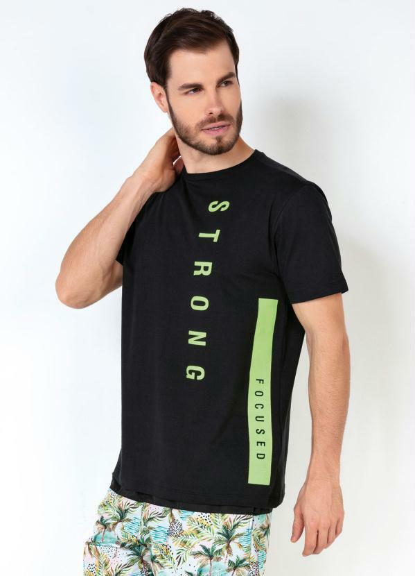 Outlet - Camiseta Preta com Estampa Neon Strong Focused
