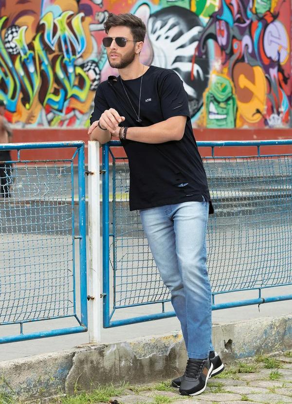 Outlet - Camiseta Preta Longline Detalhe Destroyed 5