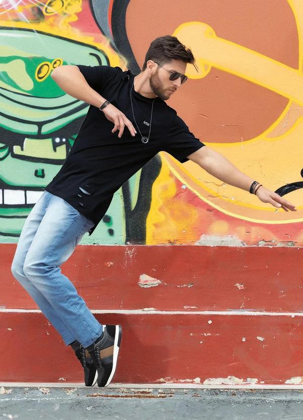 Outlet - Camiseta Preta Longline Detalhe Destroyed 6