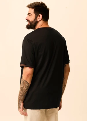 Malwee - Camiseta Regular em Meia Malha Preto - MALWEE