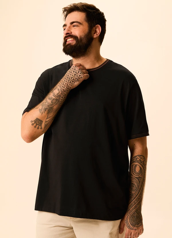 Malwee - Camiseta Regular em Meia Malha Preto