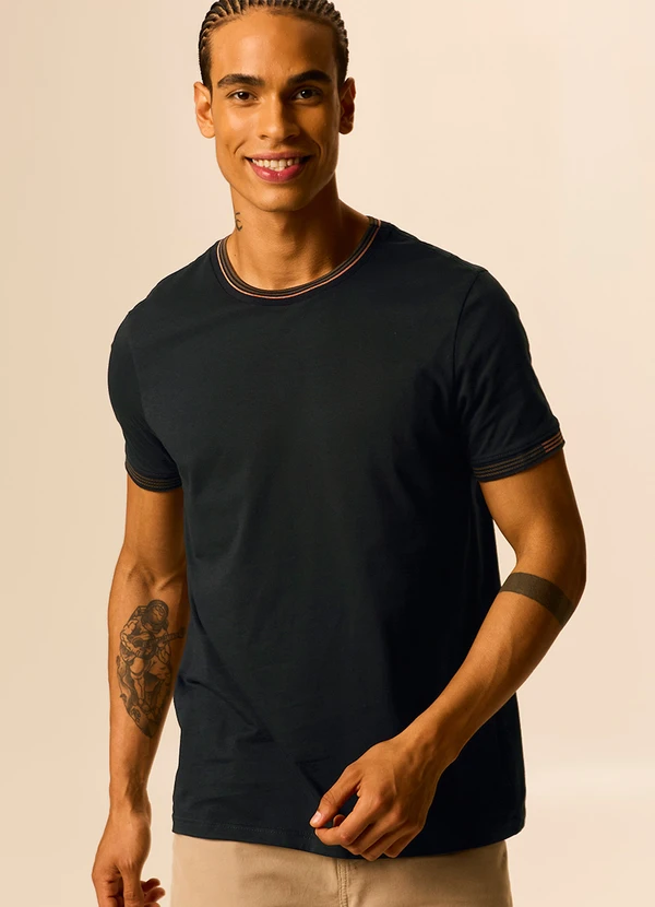 Malwee - Camiseta Slim em Malha Preto