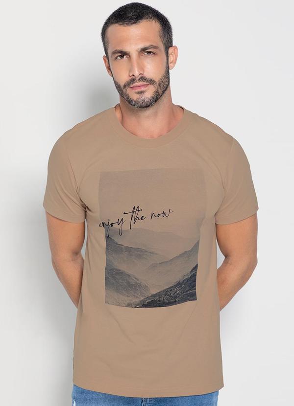 Enfim - Camiseta Slim Enjoy The Now Masculina Areia
