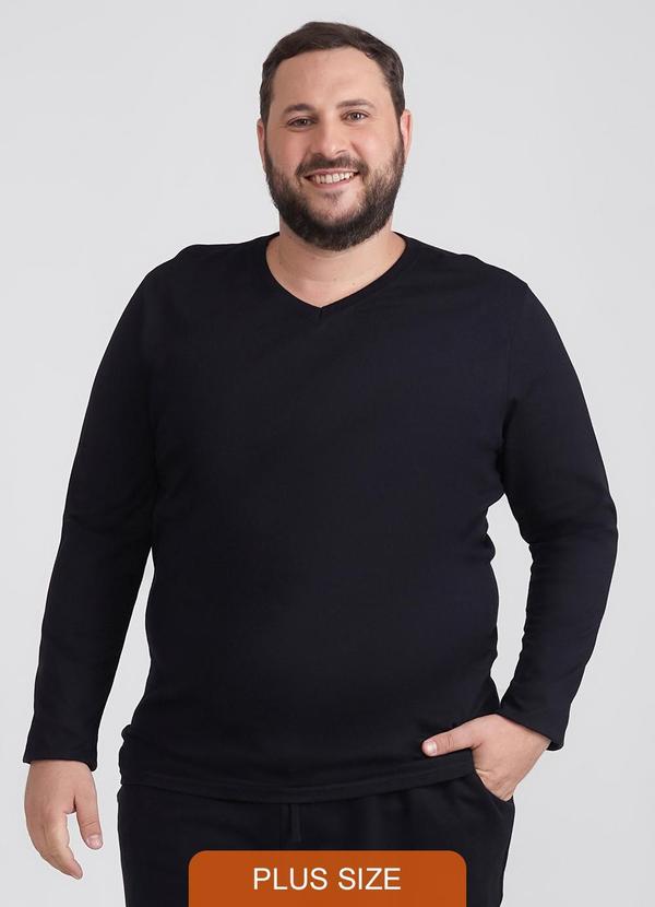 Basicamente - Camiseta Básica Gola V Manga Longa Plus Preto