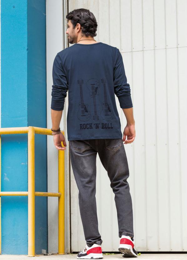 Moda Pop - Camiseta Marinho com Estampa nas Costas 4