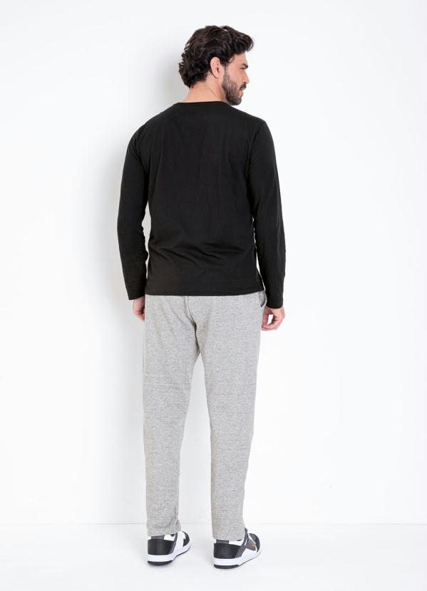 Outlet - Camiseta Preta com Estampa na Frente 4