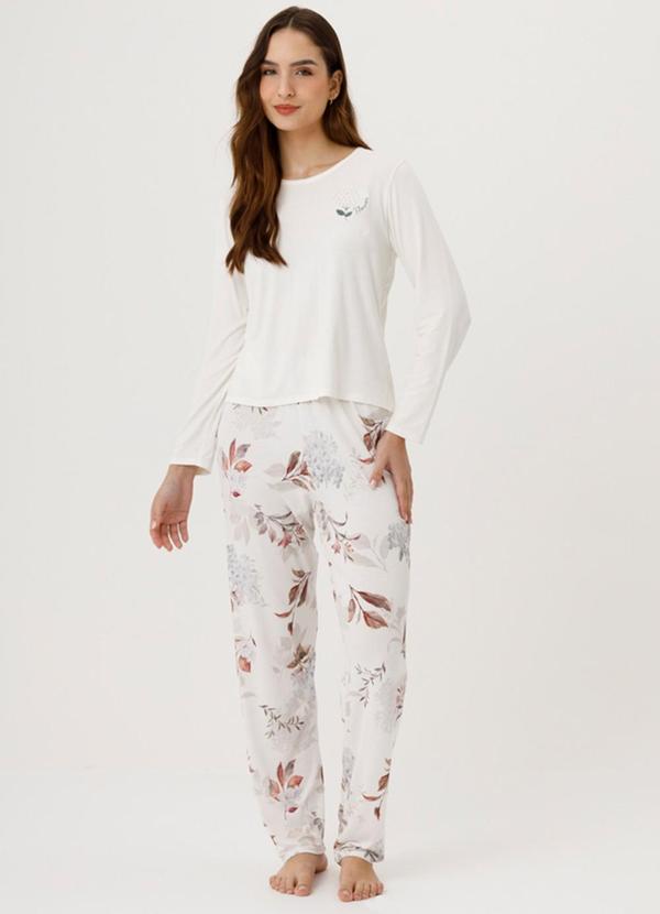 Malwee - Pijama Feminino Floral em Viscose Bege
