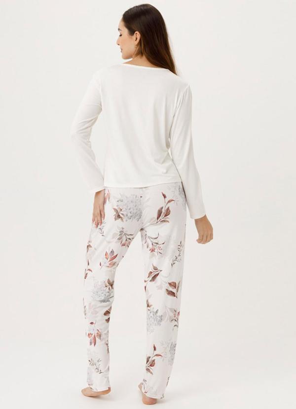 Malwee - Pijama Feminino Floral em Viscose Bege 3