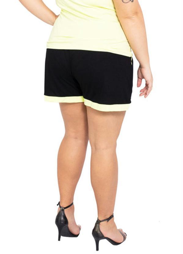Lepoque - Bermuda Plus Size com Recorte na Barra Preto 2