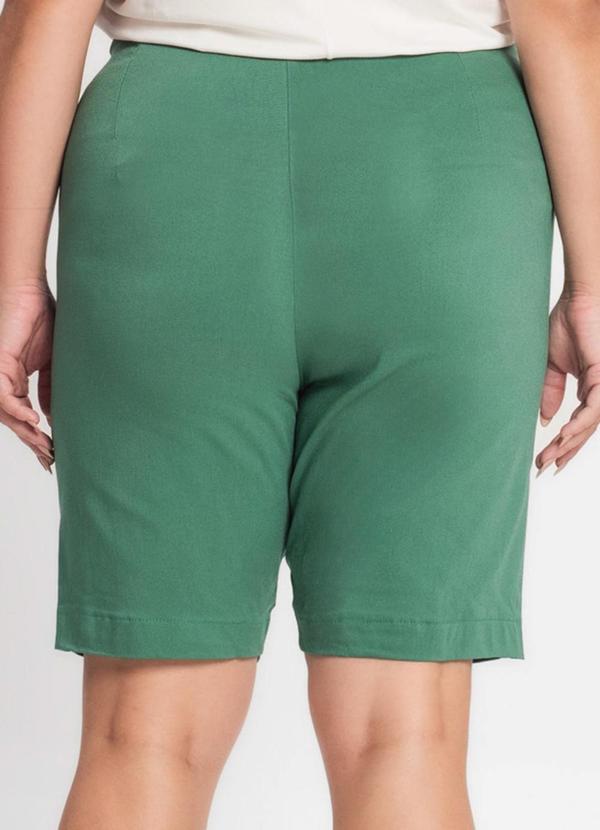 Secret Glam - Bermuda Plus Size em Bengaline Verde 2