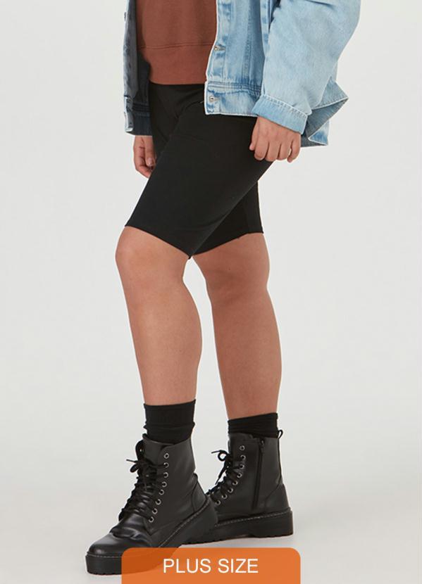 Malwee - Bermuda Preta Ciclista em Cotton