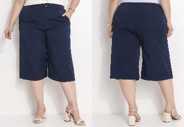 Bermuda Azul Marinho em Crepe Plano