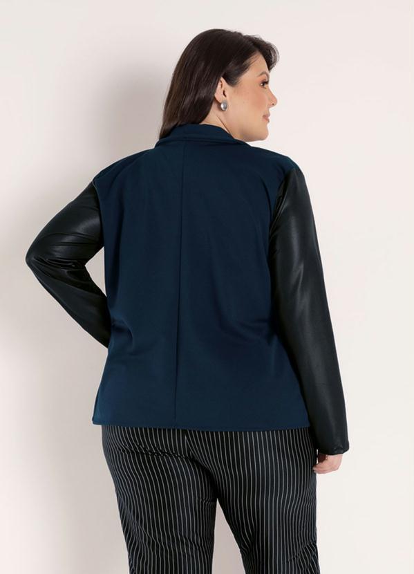 Outlet - Blazer Marinho em Helanca Peluciada Plus Size 2
