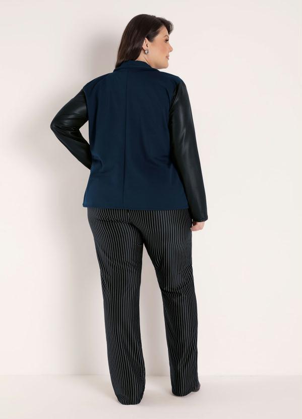 Outlet - Blazer Marinho em Helanca Peluciada Plus Size 4