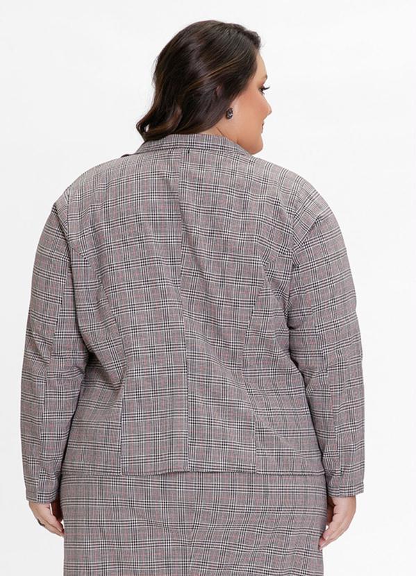 Outlet - Blazer Plus Size Xadrez com Botões Frente 3