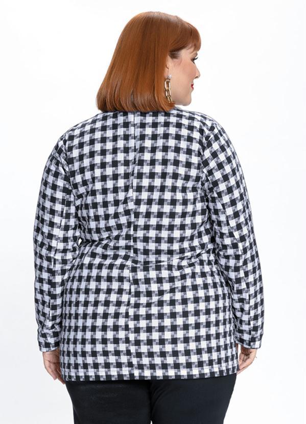 Outlet - Blazer Plus Size Xadrez com Gola e Bolsos 4