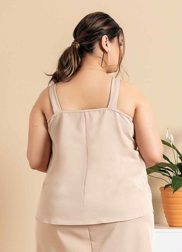 Outlet - Blusa Plus Size Bege com Amarração no Busto 2