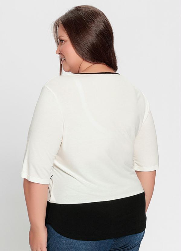 Outlet - Blusa Plus Size Off White com Detalhes em Preto 3