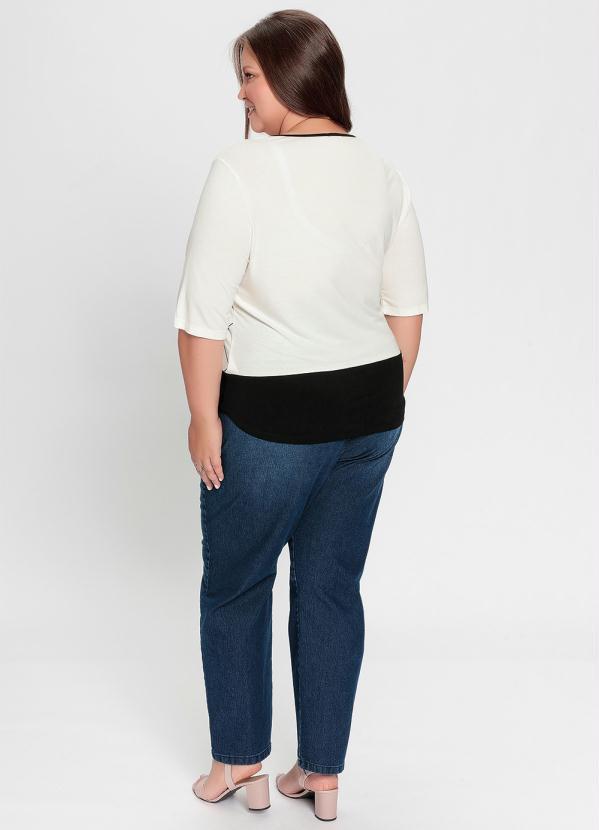 Outlet - Blusa Plus Size Off White com Detalhes em Preto 5