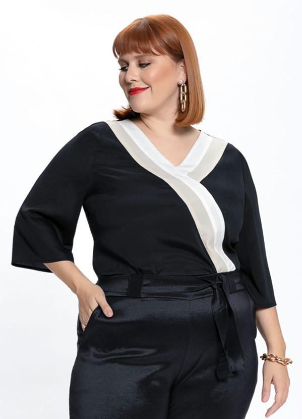 Outlet - Blusa Plus Size Preta Decote V e Recortes 8