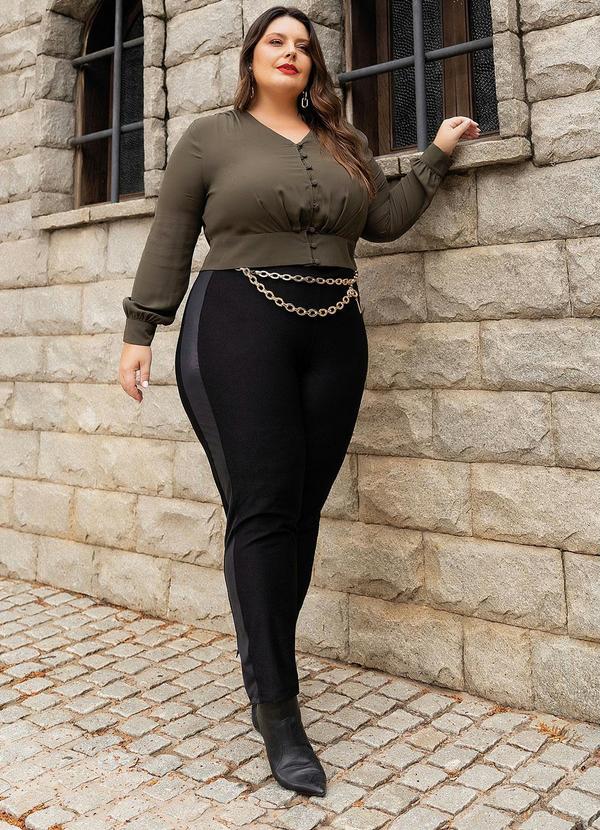 Outlet - Blusa Plus Size Verde Militar com Botões 7