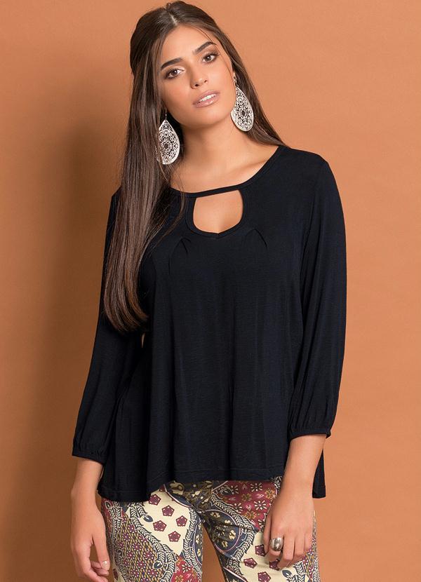 Quintess - Blusa Preta com Decote Vazado
