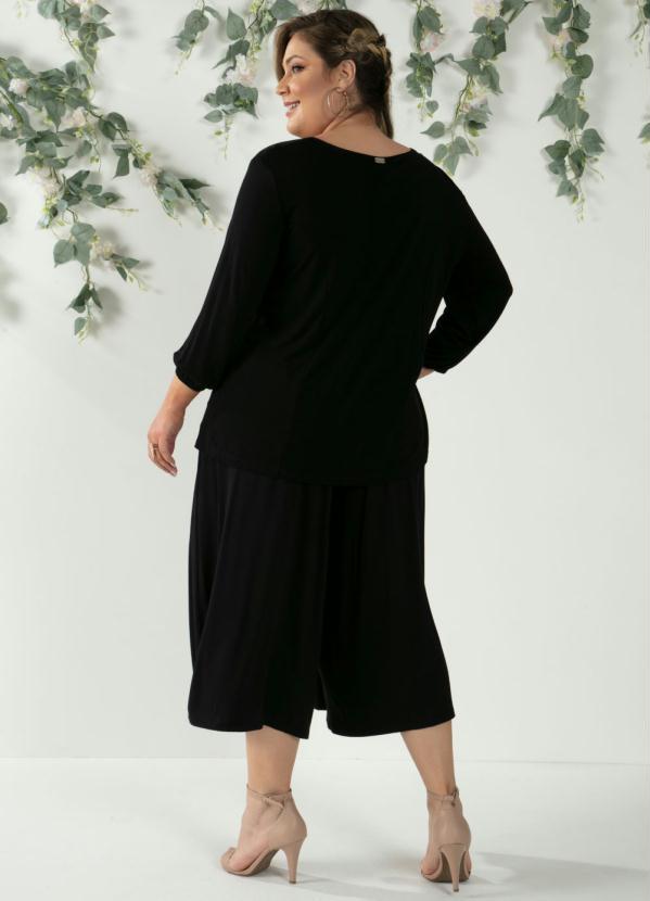 Quintess - Blusa Preta com Decote Vazado 10