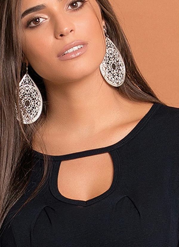 Quintess - Blusa Preta com Decote Vazado 3