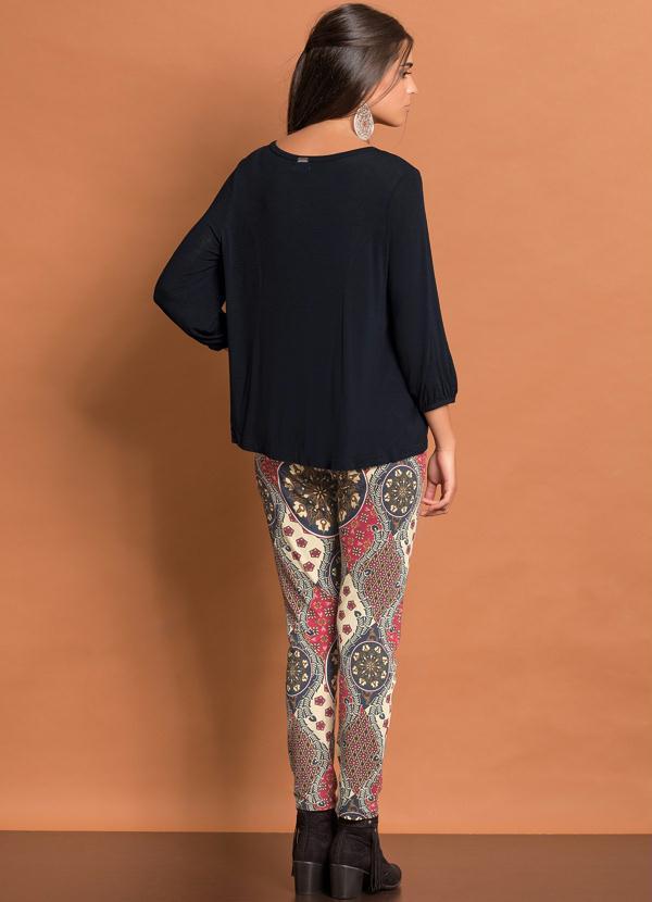 Quintess - Blusa Preta com Decote Vazado 5