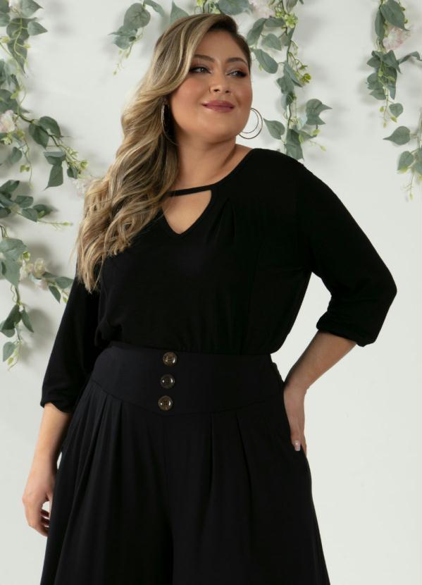 Quintess - Blusa Preta com Decote Vazado 7