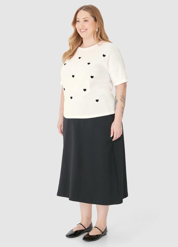 Malwee - Blusa Ampla Corações Bordados Plus Bege