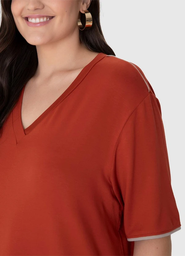 Malwee - Blusa Básica em Moletinho Plus Terracota 5