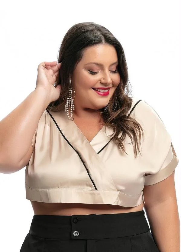Outlet - Blusa Bege Acetinada com Transpasse