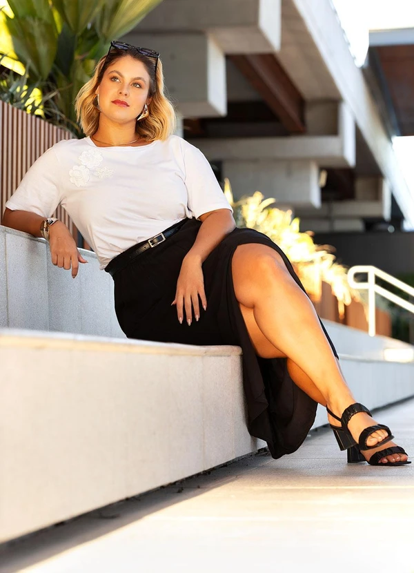 Marguerite - Blusa Branca com Aplicação de Flores 3