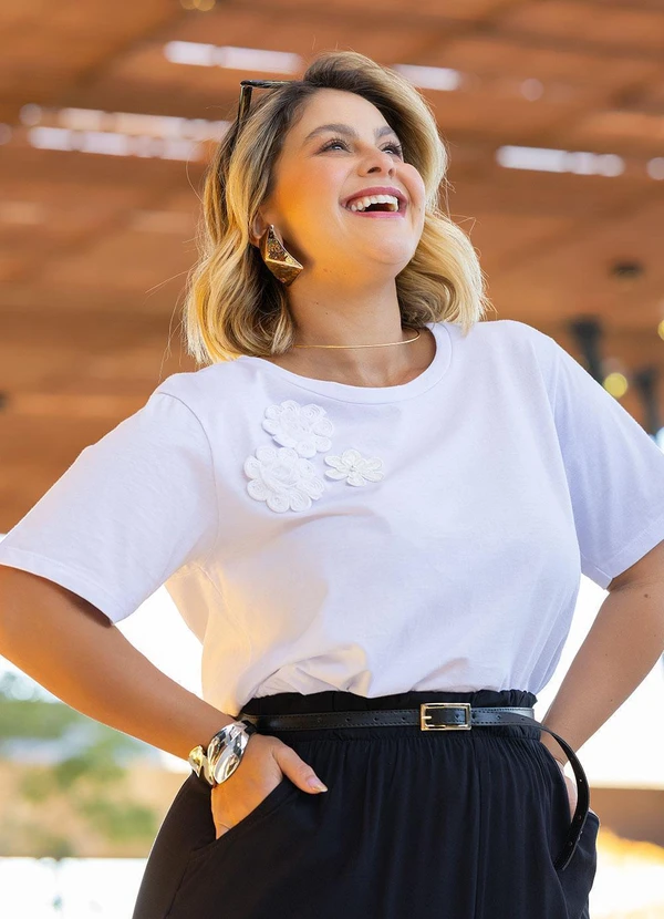 Marguerite - Blusa Branca com Aplicação de Flores 9
