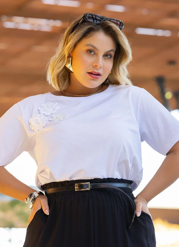 Marguerite - Blusa Branca com Aplicação de Flores 7