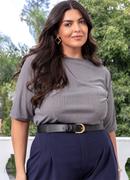 Blusa Cinza em Malha Plissada