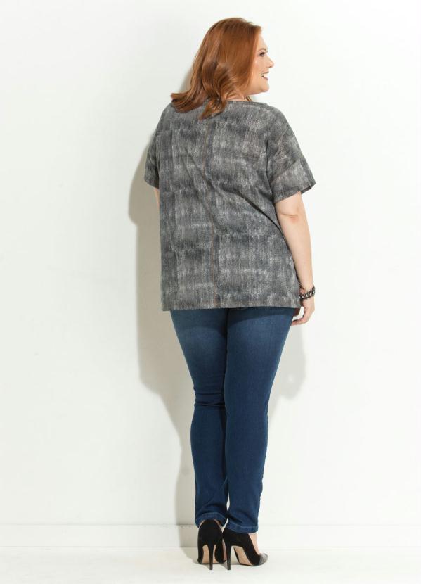 Quintess - Blusa Cinza Soltinha com Decote V 4