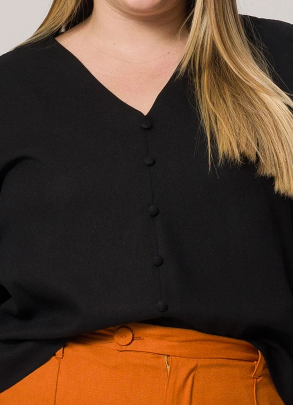 Lisamour - Blusa Decote V com Botões e Manga Curta Preta 3