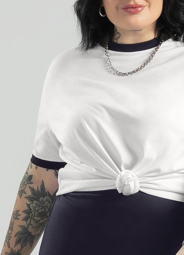 Cativa - Blusa Design Básico Plus Size Branco 3