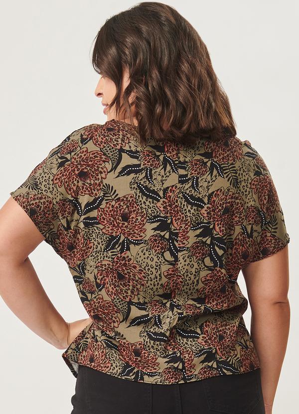 Lisamour - Blusa em Tecido Plano Verde Estampado 2