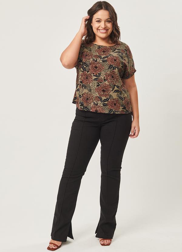 Lisamour - Blusa em Tecido Plano Verde Estampado 3