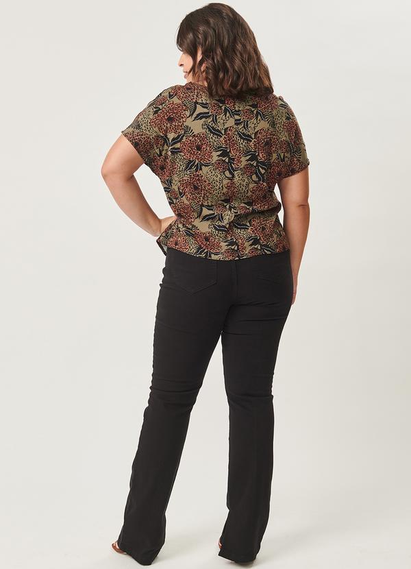 Lisamour - Blusa em Tecido Plano Verde Estampado 4